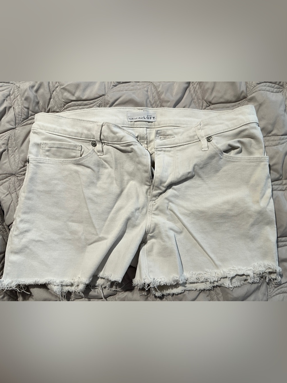 LOFT Men's Light Beige Frayed-Hem Relaxed Denim Shorts
